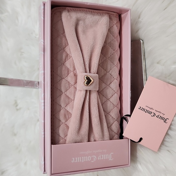 🔹️Juicy Couture  Pink Diamond Tied with A Bow Quilted Velour Zip Around Wallet - Picture 12 of 16